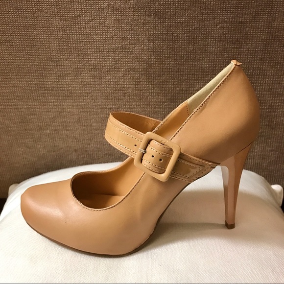 Gabriella Rocha Shoes - ⬇️ PRICE CUT ✂️Gabriella Roche Champagne Heels  8.5 M